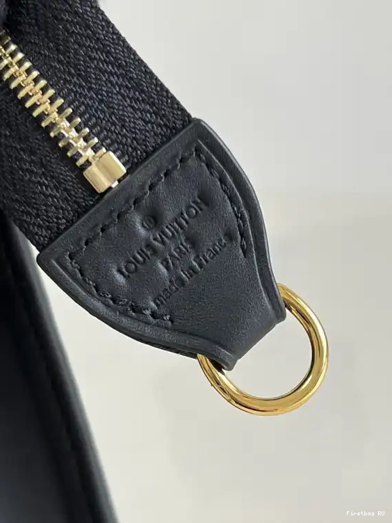 First bag ru POUCH LOUIS TOILETRY CHAIN ON VUITTON 0624